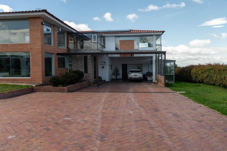 Casa de 7 alcobas en venta en Yerbabuena, Sopó, 458 m² · foto 11 de 24