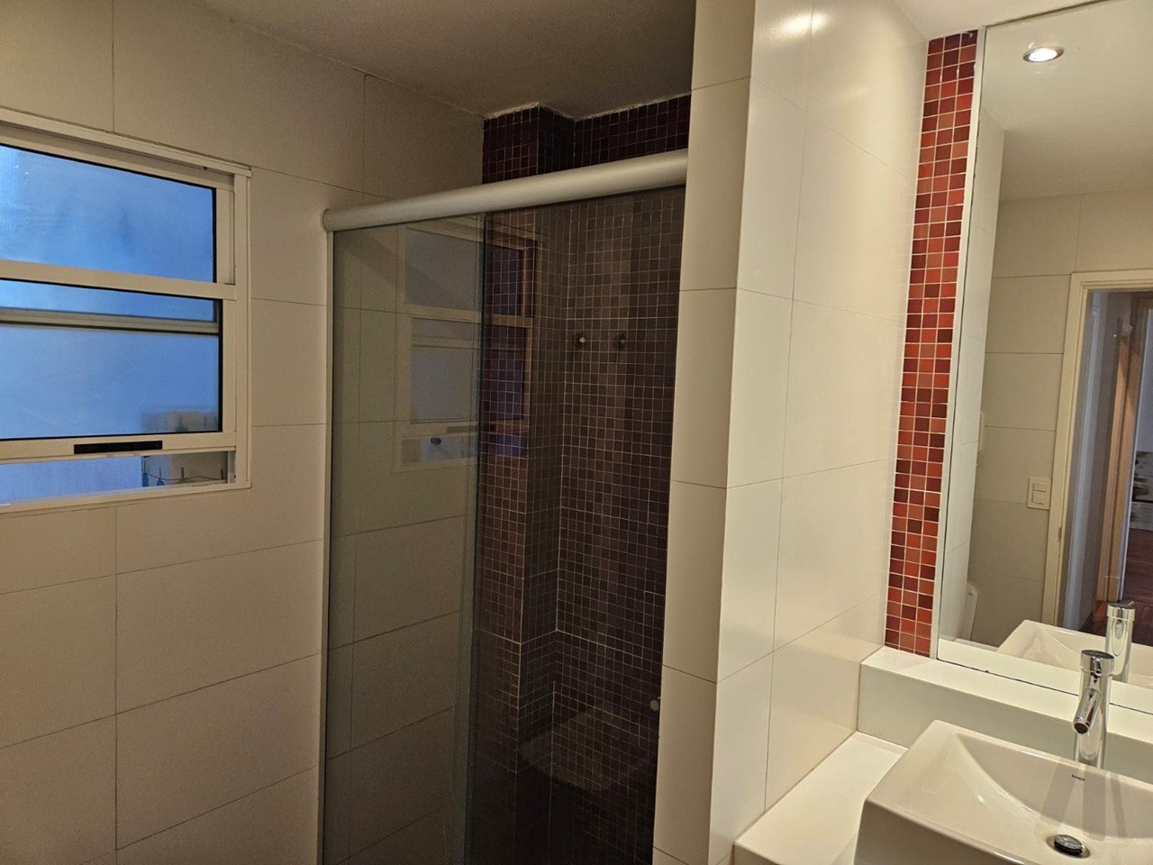 ALQUILER EN CORDON de 2 DORMITORIOS Y 2 BAÑOS, PISO 4, EXCELENTE ESTADO · Foto 2