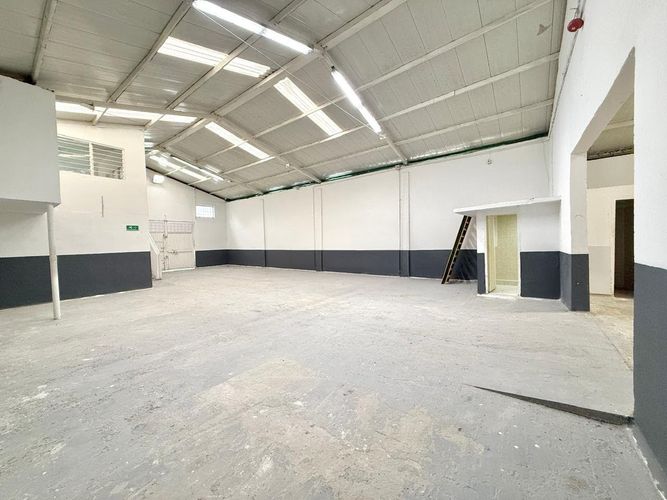 Bodega en arriendo en Tribunas Corcega, Pereira, 327 m² · foto 2 de 10