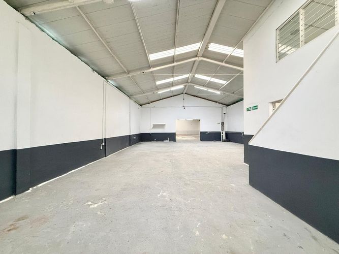 Bodega en arriendo en Tribunas Corcega, Pereira, 327 m² · foto 3 de 10