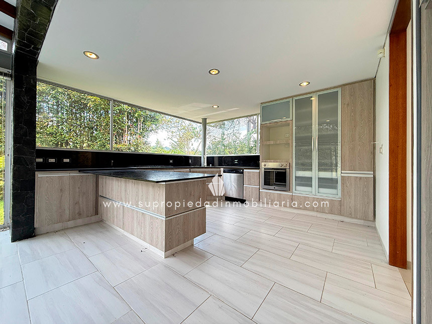 Casa en Arriendo en Altos del Escobero, Envigado