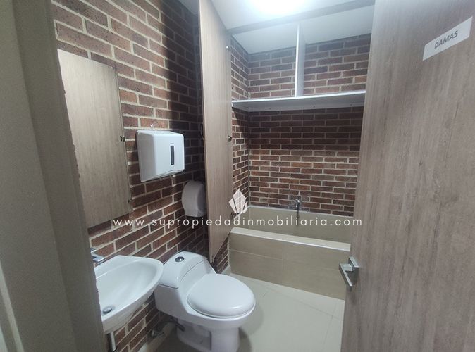 Oficina en arriendo en Castropol, Medellín, 169 m² · foto 13 de 19