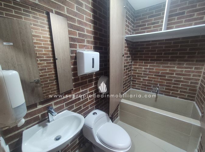 Oficina en arriendo en Castropol, Medellín, 169 m² · foto 14 de 19