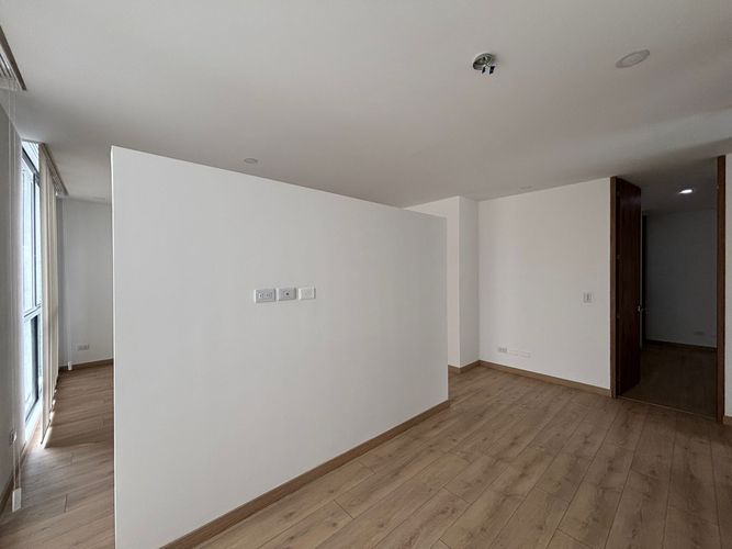 Apartamento de 2 alcobas en venta en Cedritos, Bogotá, 76 m² · foto 3 de 13