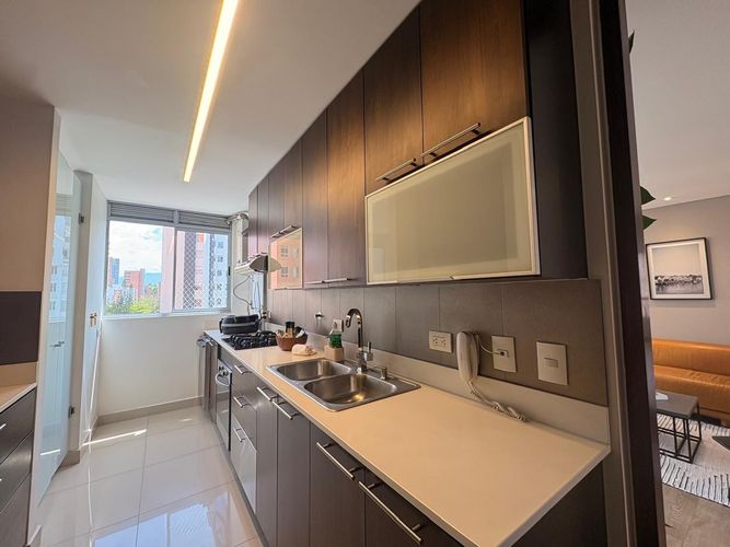 Apartamento de 2 alcobas en arriendo en El Poblado, Medellín, 100 m² · foto 4 de 17