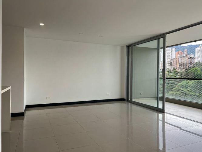Apartamento de 3 alcobas en arriendo en El Poblado, Medellín, 110 m² · foto 2 de 19