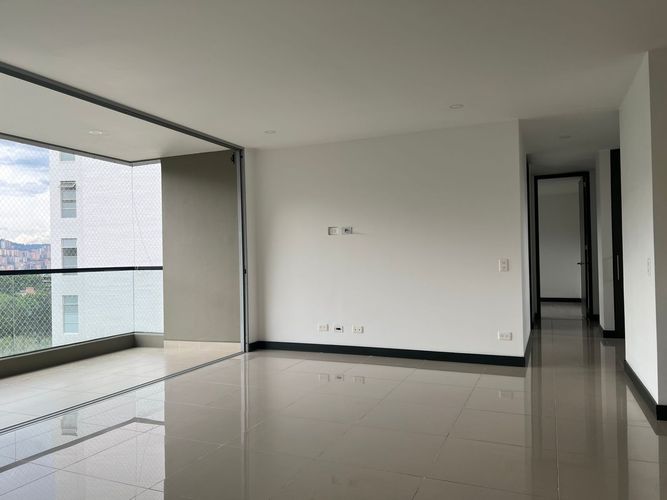 Apartamento de 3 alcobas en arriendo en El Poblado, Medellín, 110 m² · foto 3 de 19