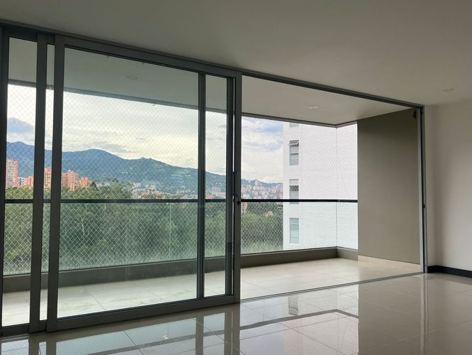 Apartamento de 3 alcobas en arriendo en El Poblado, Medellín, 110 m² · foto 4 de 19