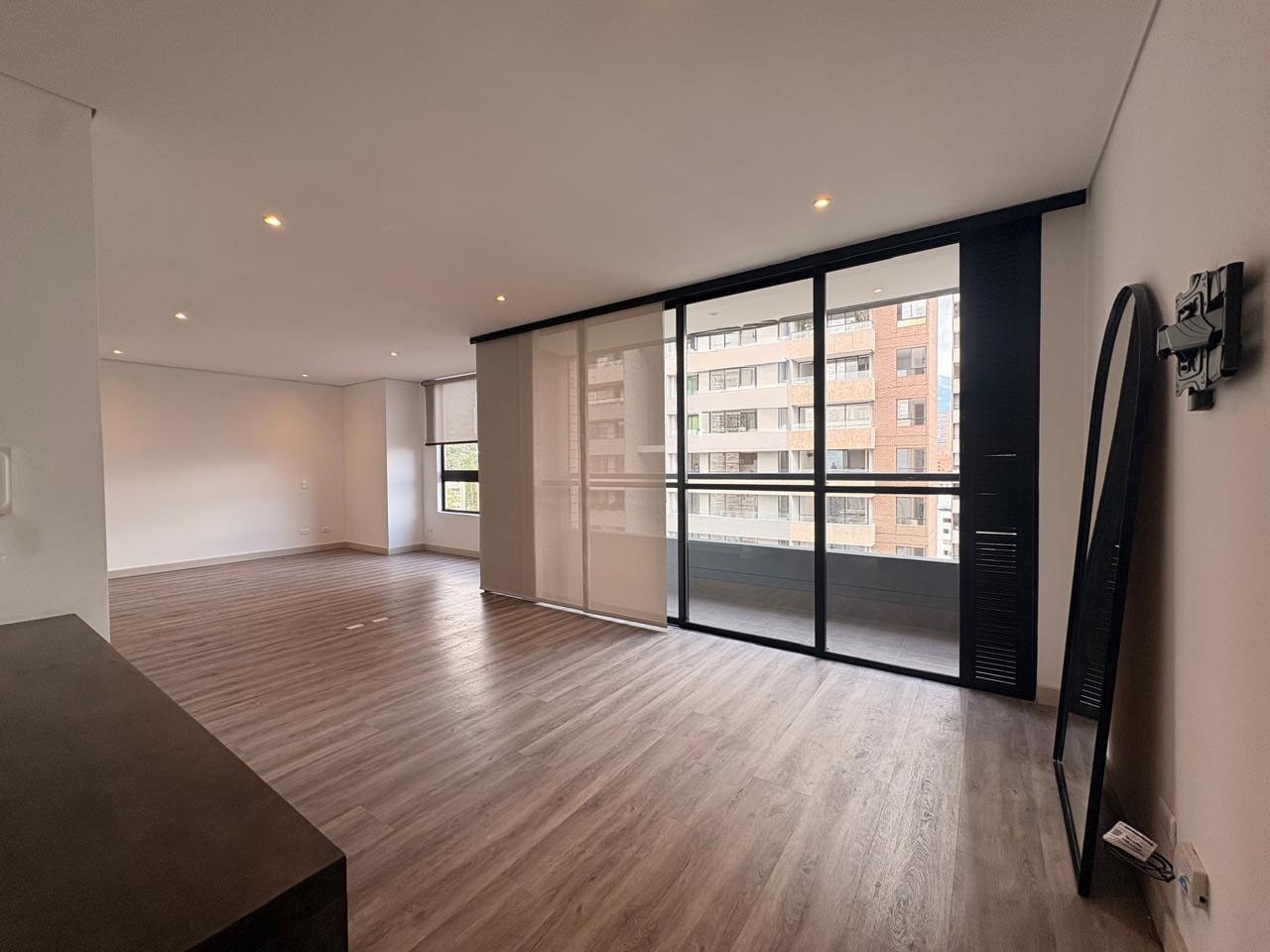 Apartamento en arriendo en El Poblado, Medellín · foto 2 de 12