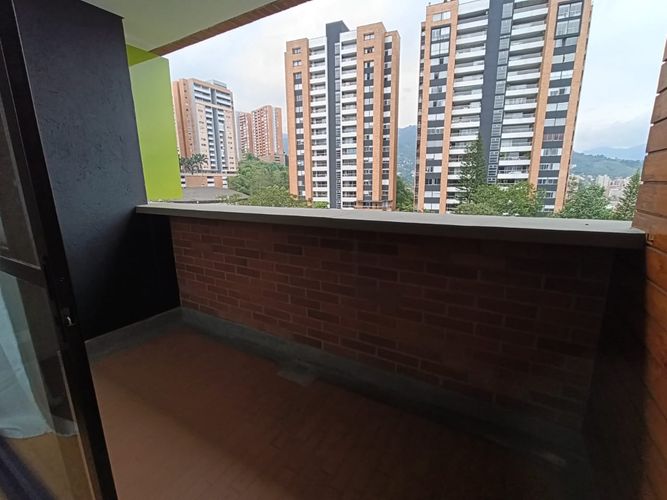 Apartamento de 2 alcobas en arriendo en Loma Del Escobero, Envigado, 73 m² · foto 12 de 14