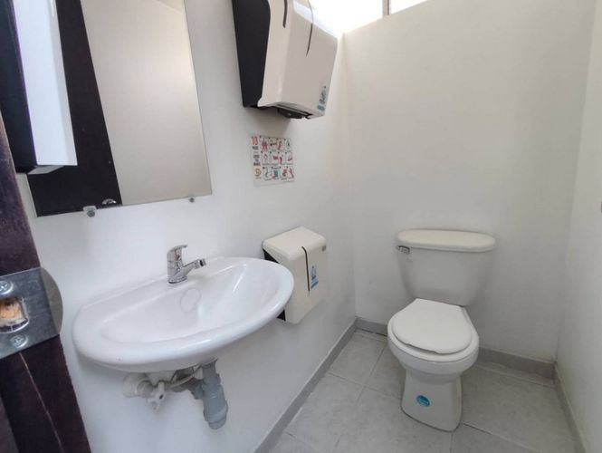 Oficina en arriendo en El Chagualo, Medellín, 300 m² · foto 7 de 7