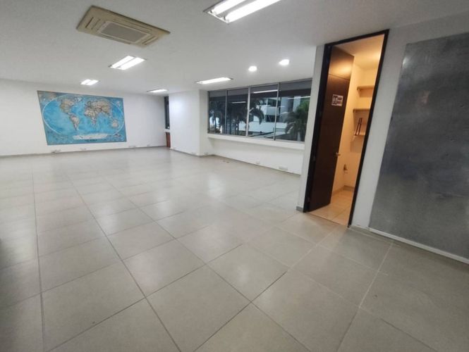 Oficina en arriendo en La Aguacatala, Medellín, 93 m² · foto 8 de 13