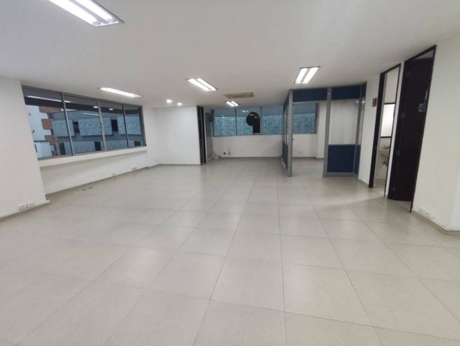 Oficina en arriendo en La Aguacatala, Medellín, 93 m² · foto 9 de 13