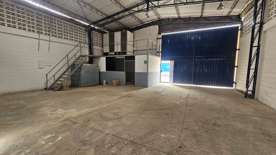 Bodega en arriendo en San Pedro, Barranquilla, 500 m² · foto 2 de 9