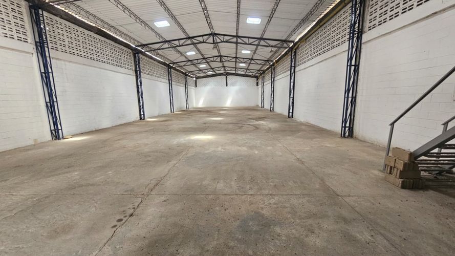 Bodega en arriendo en San Pedro, Barranquilla, 500 m² · foto 3 de 9