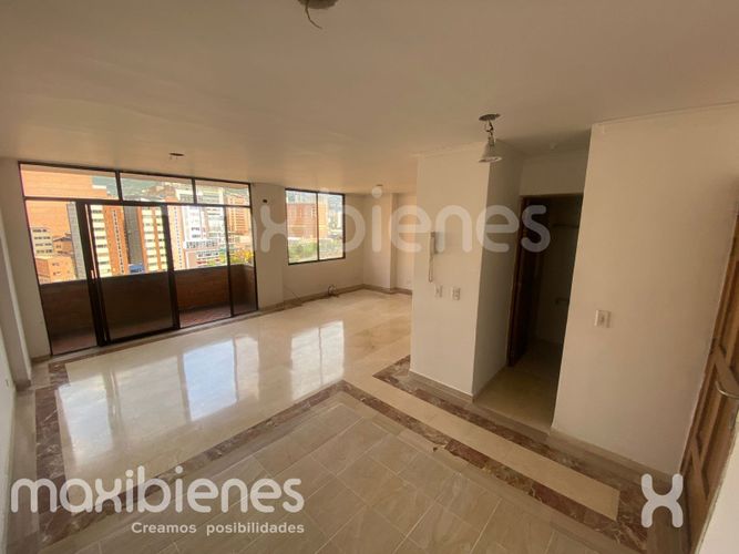 Oficina en arriendo en San Benito, Medellín, 40 m² · foto 2 de 11