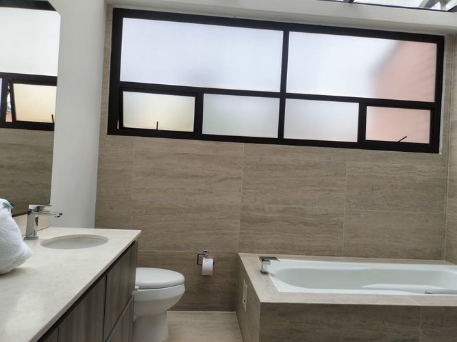 Casa de 4 alcobas en arriendo en Loma Benedictinos, Envigado, 350 m² · foto 19 de 20