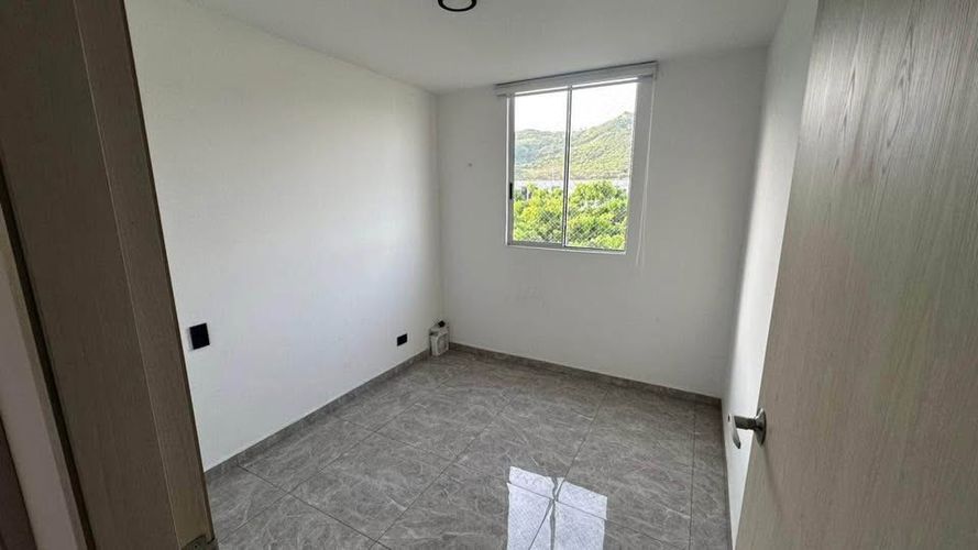 Apartamento de 2 alcobas en venta en San Jorge, Yumbo, 50 m² · foto 3 de 5