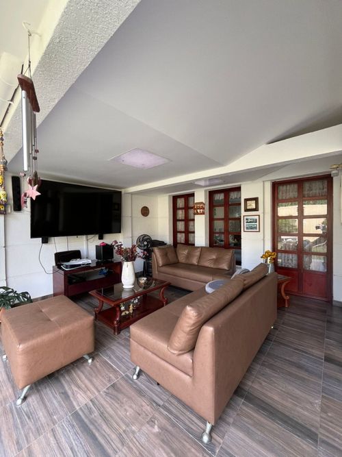Casa de 3 alcobas en venta en Bochalema, Cali, 280 m² · foto 2 de 24