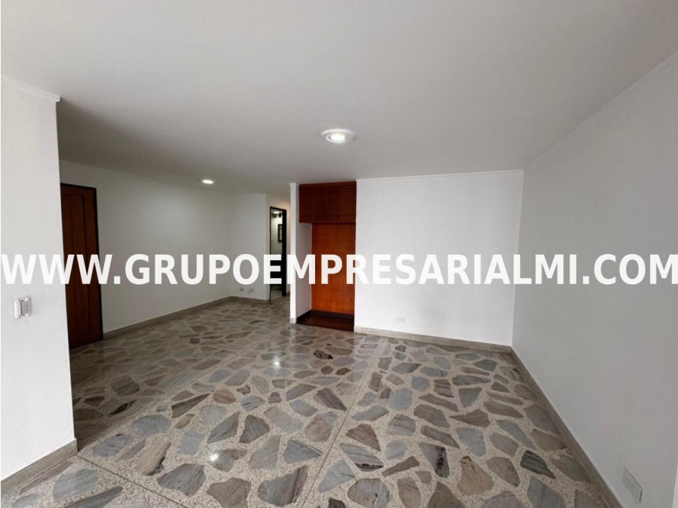 Apartamento en venta en Laureles, Medellín 2