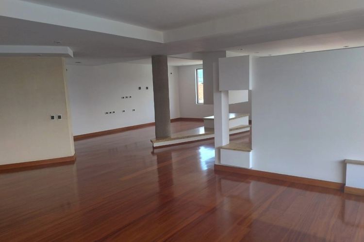 Apartamento de 5 alcobas en arriendo en Santa Barbara Occidental, Bogotá, 340 m² · foto 2 de 18