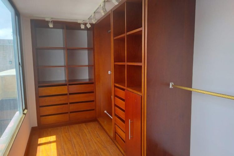 Apartamento de 5 alcobas en arriendo en Santa Barbara Occidental, Bogotá, 340 m² · foto 10 de 18