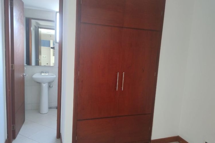 Apartamento de 5 alcobas en arriendo en Santa Barbara Occidental, Bogotá, 340 m² · foto 11 de 18