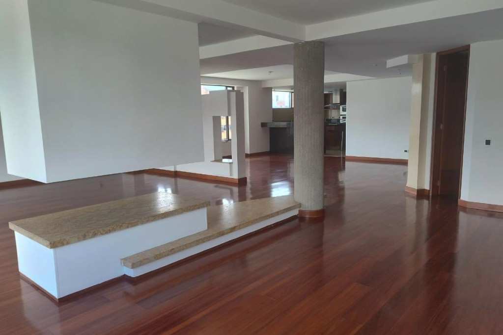 Apartamento en venta en Santa Barbara Occidental, Bogotá · foto 3 de 18