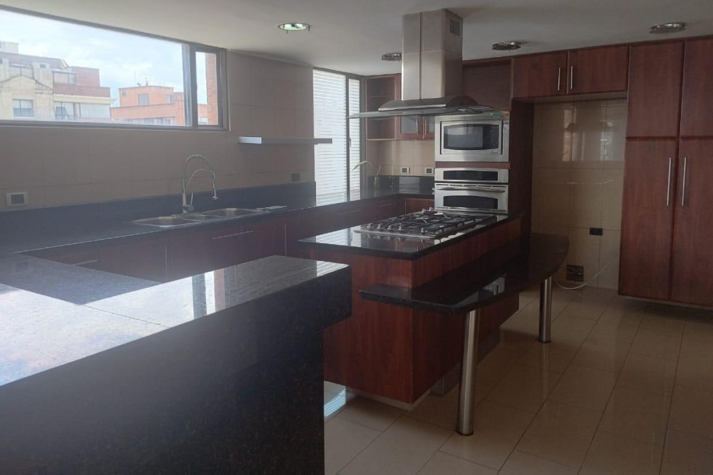 Apartamento en venta en Santa Barbara Occidental, Bogotá · foto 4 de 18