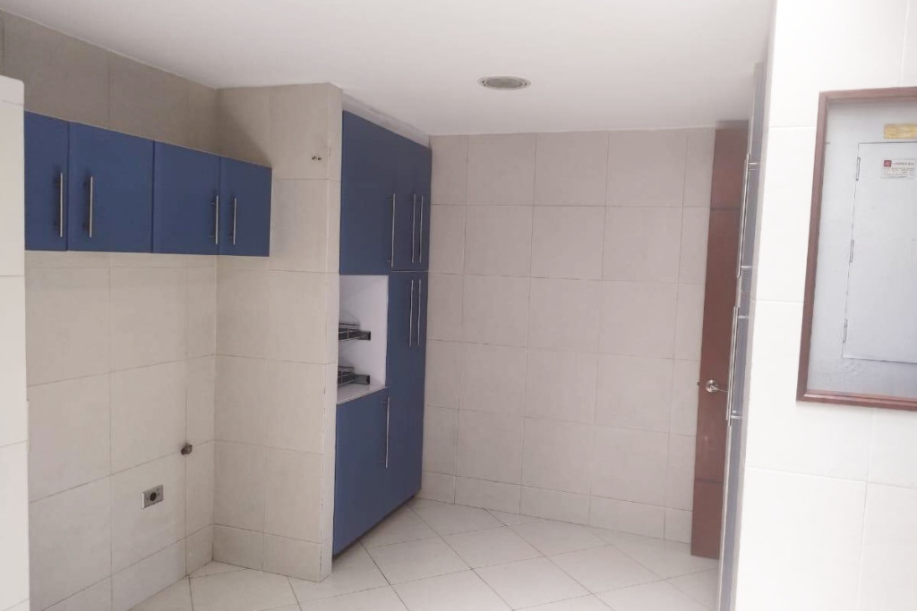 Apartamento en venta en Santa Barbara Occidental, Bogotá · foto 6 de 18