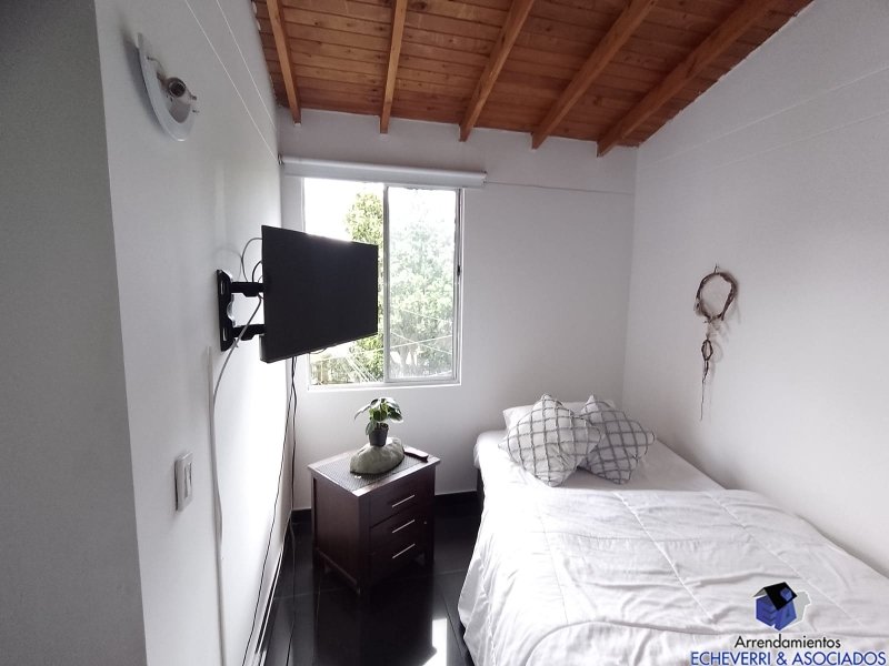 Apartamento en venta en Loma Del Esmeraldal, Envigado · foto 2 de 7