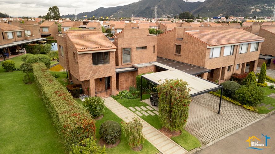 Casa de 3 alcobas en venta en Pueblo Viejo, Cota, 134 m² · foto 2 de 23