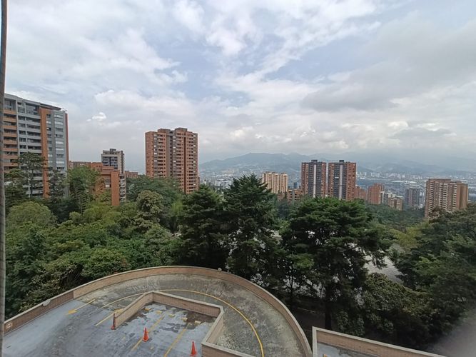 Apartamento de 3 alcobas en arriendo en El Poblado, Medellín, 95 m² · foto 3 de 20