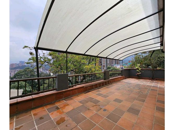 Casa de 4 alcobas en venta en El Salado, Envigado, 260 m² · foto 2 de 24