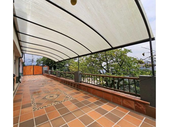 Casa de 4 alcobas en venta en El Salado, Envigado, 260 m² · foto 3 de 24