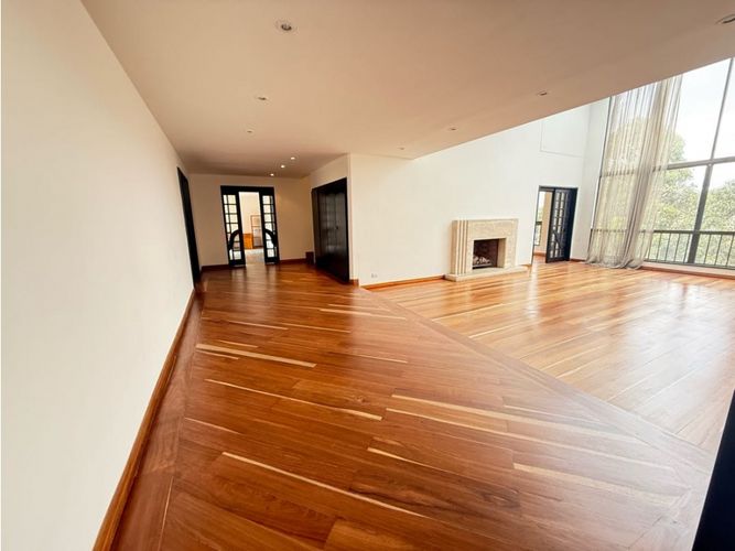 Apartamento de 4 alcobas en venta en Los Rosales, Bogotá, 411 m² · foto 3 de 24