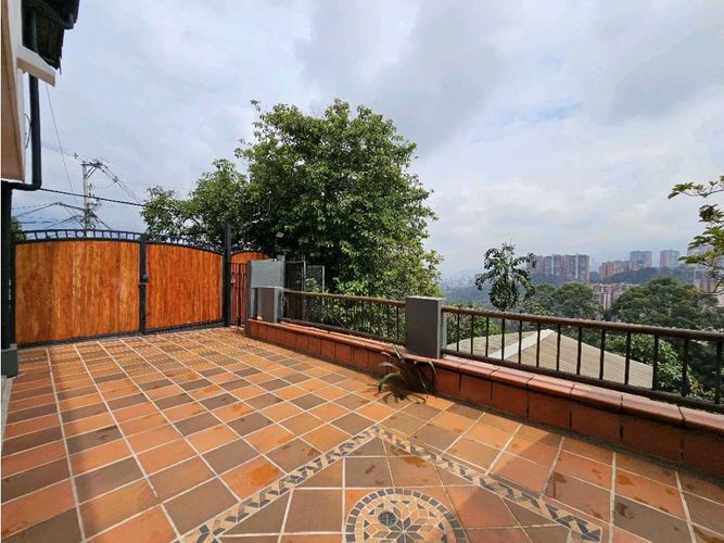 Casa de 4 alcobas en arriendo en Simon Bolivar, Envigado, 260 m² · foto 7 de 24