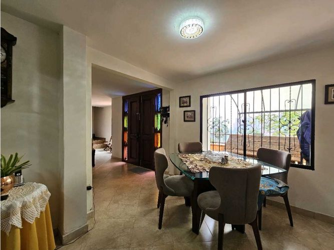Casa de 4 alcobas en arriendo en Simon Bolivar, Envigado, 260 m² · foto 12 de 24
