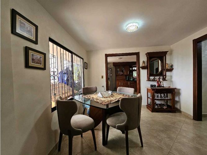 Casa de 4 alcobas en arriendo en Simon Bolivar, Envigado, 260 m² · foto 13 de 24