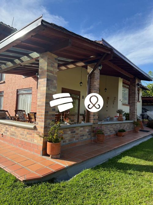 Casa de 3 alcobas en venta en Las Garzonas, Marinilla · foto 2 de 24