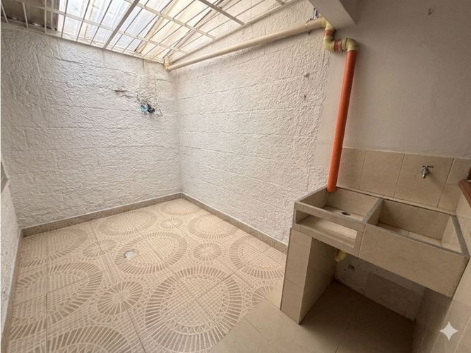 Casa de 3 alcobas en venta en Monteclaro, Medellín, 72 m² · foto 8 de 8
