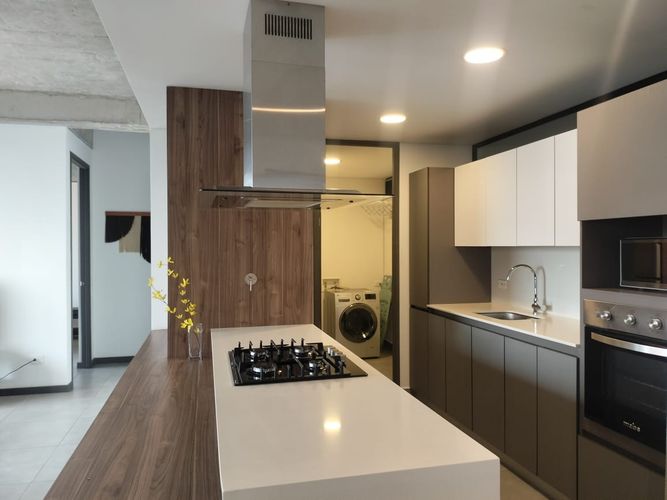 Apartamento de 2 alcobas en arriendo en El Poblado, Medellín, 104 m² · foto 6 de 17