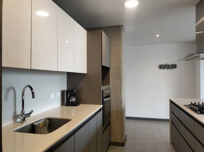 Apartamento de 2 alcobas en arriendo en El Poblado, Medellín, 104 m² · foto 4 de 17