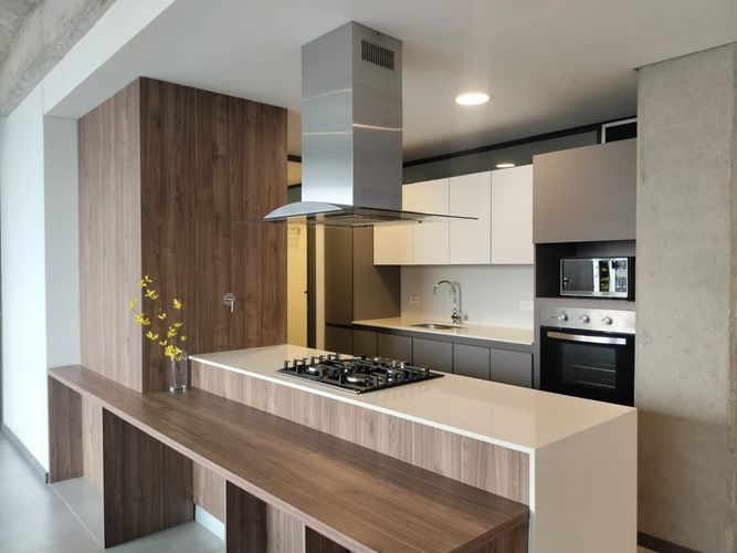 Apartamento de 2 alcobas en arriendo en El Poblado, Medellín, 104 m² · foto 5 de 17