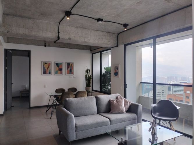 Apartamento de 2 alcobas en arriendo en El Poblado, Medellín, 104 m² · foto 2 de 17