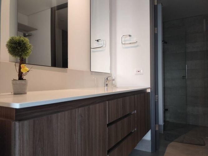Apartamento de 2 alcobas en arriendo en El Poblado, Medellín, 104 m² · foto 16 de 17