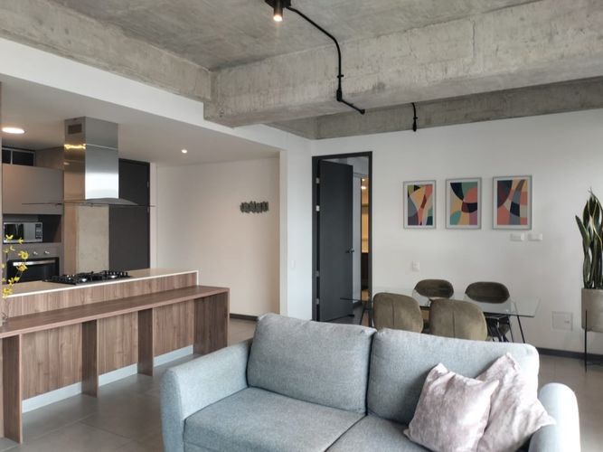 Apartamento de 2 alcobas en arriendo en El Poblado, Medellín, 104 m² · foto 3 de 17