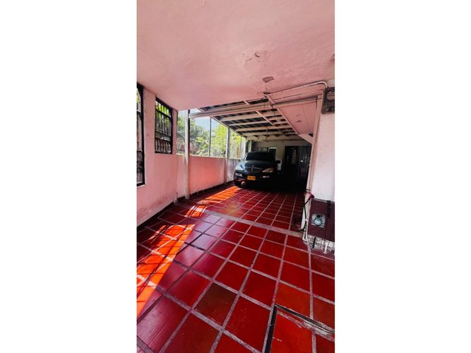 Casa de 6 alcobas en venta en Brisas De Los Alamos, Cali, 250 m² · foto 2 de 24