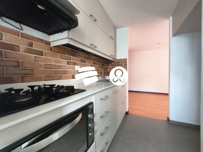 Apartamento de 3 alcobas en venta en El Poblado, Medellín, 77 m² · foto 6 de 24