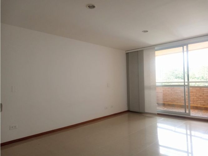 Apartamento de 3 alcobas en venta en Las Lomitas, Sabaneta, 110 m² · foto 3 de 12